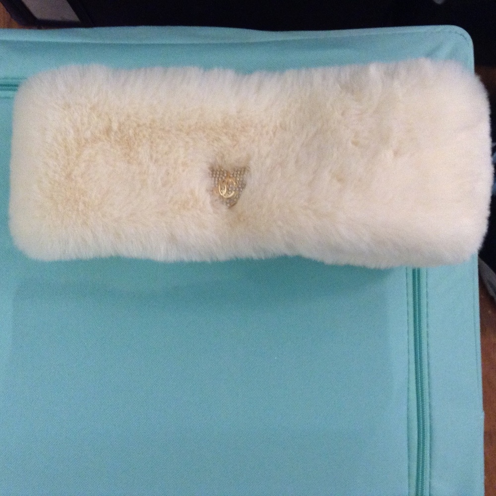 Juicy Couture White Faux Fur Warm Neck Wrap w/ Gold Rhinestone Heart For Winter